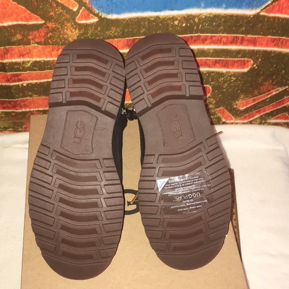 ❄️🎃🎉HP 8/31 Ugg boys waterproof ankle boot. Sz 5 - Picture 7 of 8